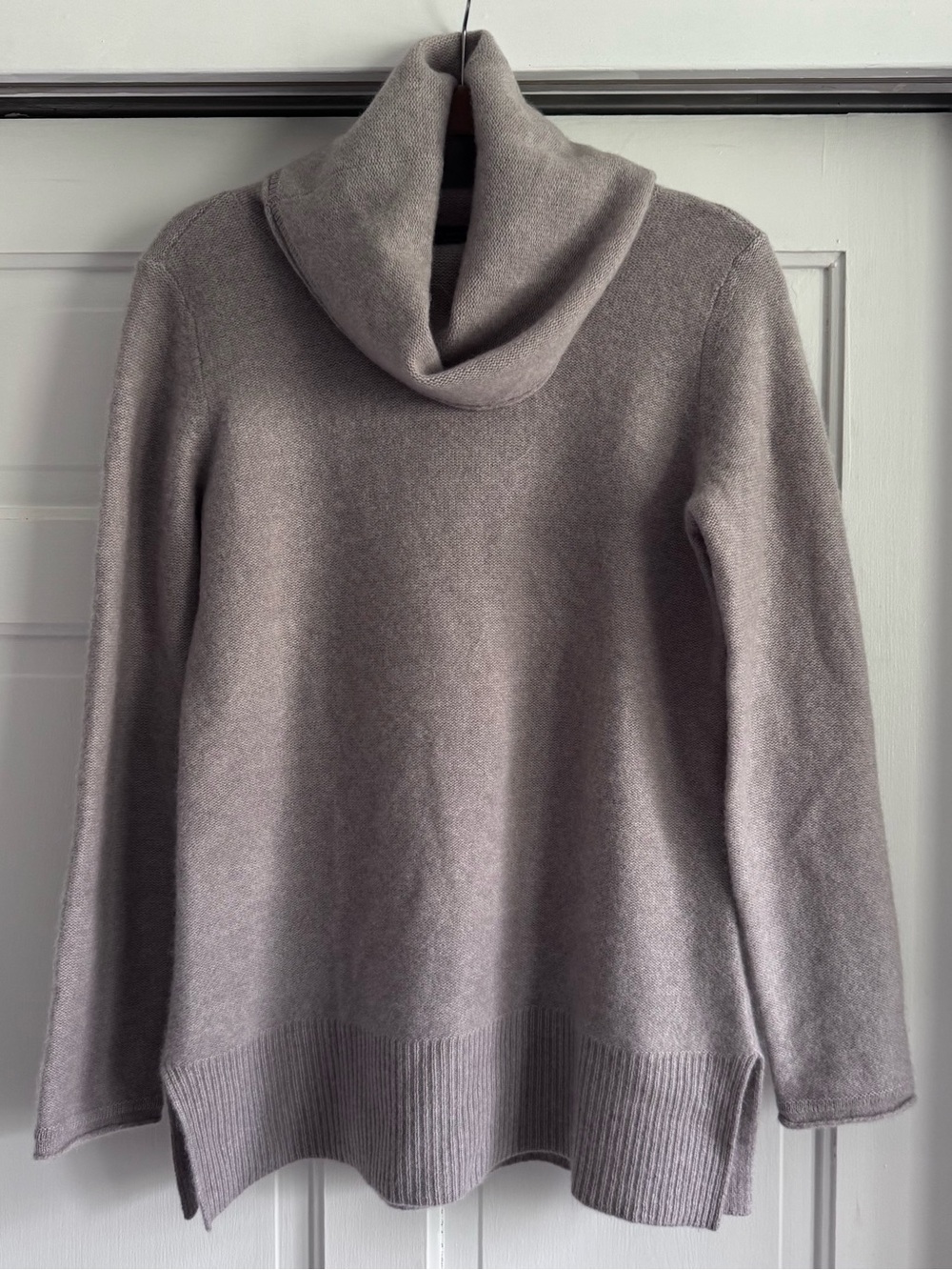 Saks Fifth Avenue 100% Cashmere Turtleneck Cowl Sweater Taupe Color Luxury Sz M